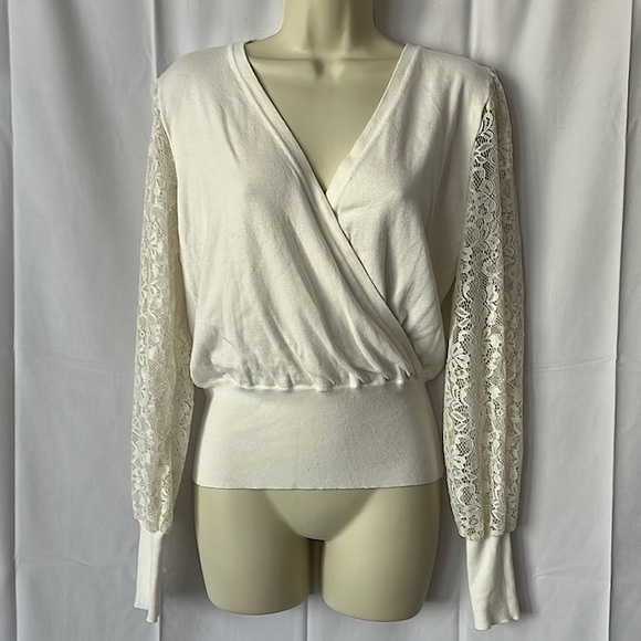 Laundry By Shelli Segal Sweaters - Laundry by Shelli Segal White Lace Sleeve Sweater Shirt Top **Size M**